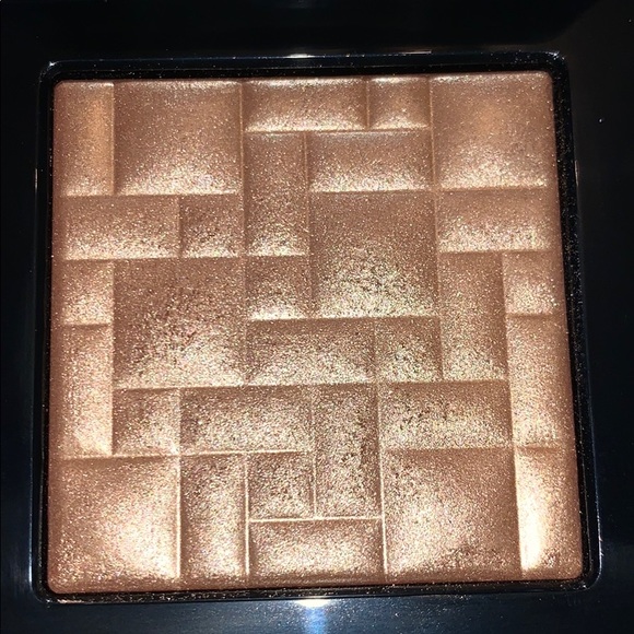 Bobbi Brown Bronze Glow Highlighting Powder - Picture 2 of 11